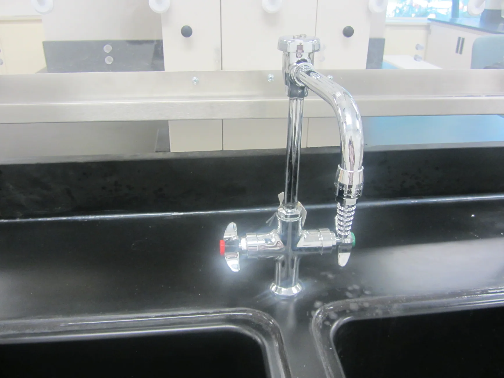 Laboratory Fixtures for laboratory spaces by Lab Setup America