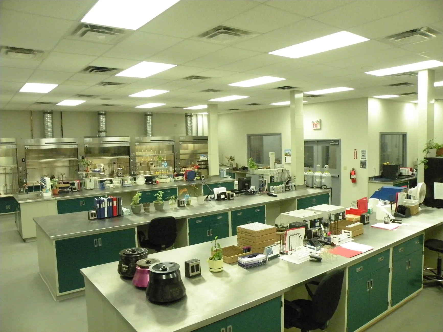 Stainless Steel Countertops laboratory work surface by Lab Setup America