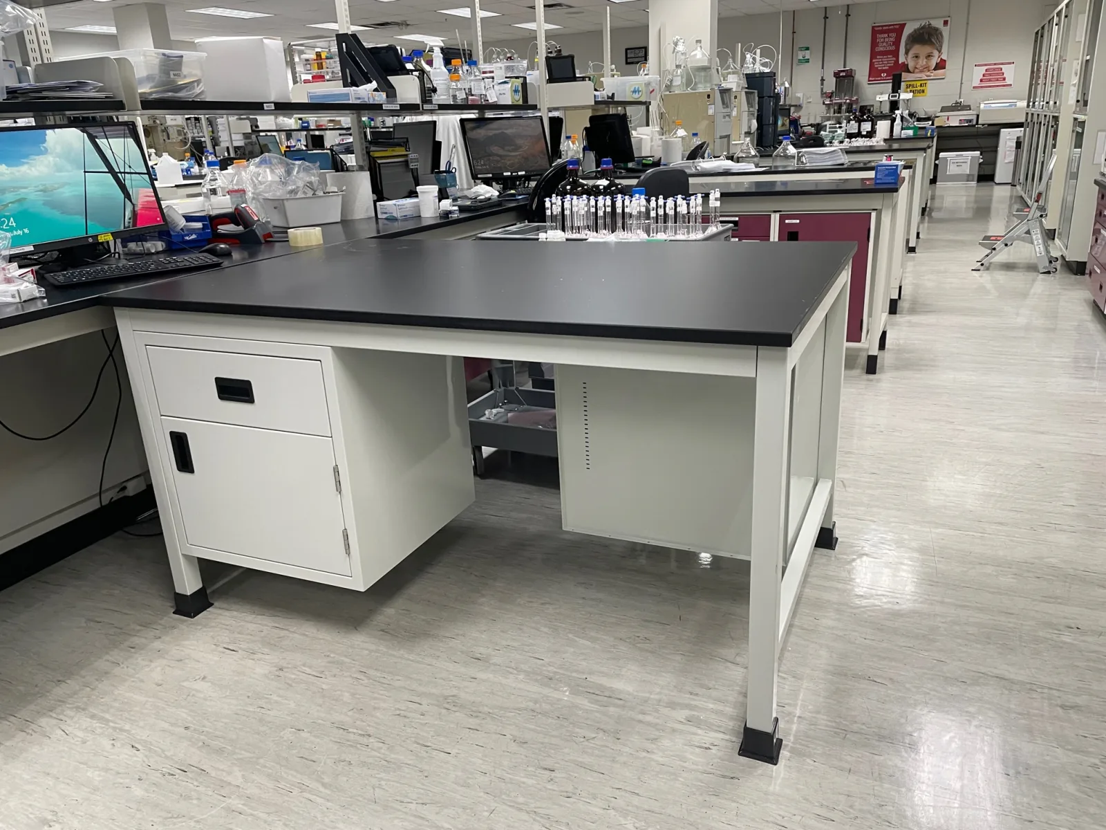 Modern laboratory environment by Lab Setup America