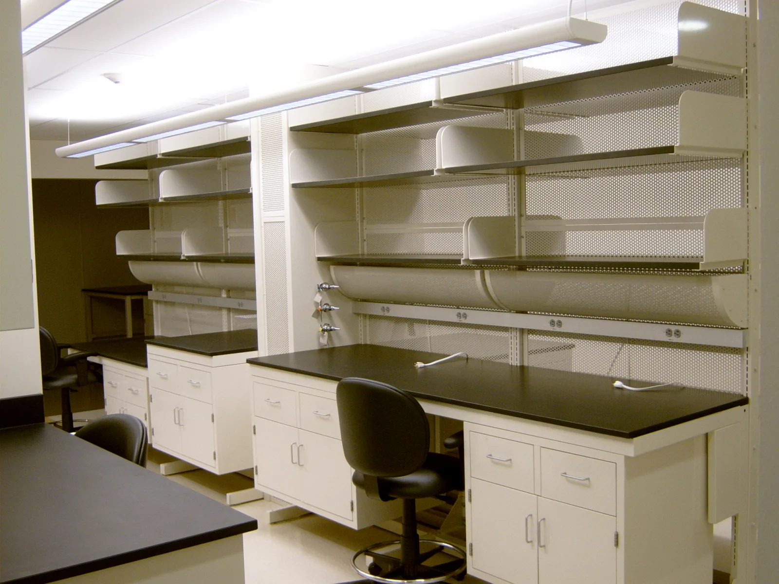 Modern laboratory environment by Lab Setup America